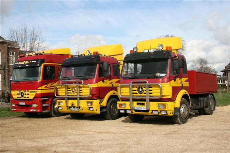 3_trucks_Mercedes_(vanaf_rechts).JPG