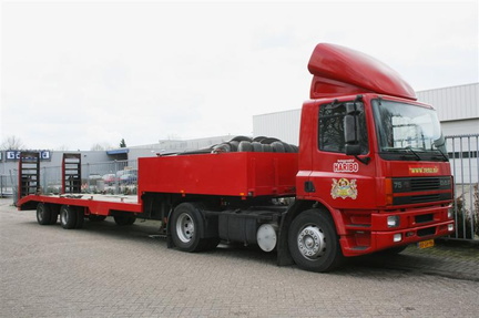 truck DAF 75 (BB-GH-96) met trailer (tandem-asser) tbv Manitou-heftrucks