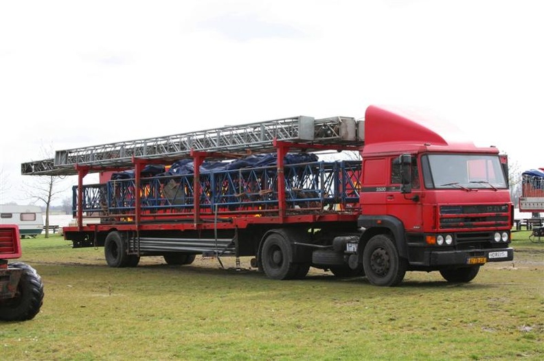 truck_DAF_2500_turbo_intercooling_(BZ-18-GB)_met_trailer_(enkel-asser)_tbv_transport_chapiteau1.JPG