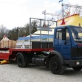 truck_Mercedes_1426_+_trailer_(open_enkel-asser)_tbv_heftruck___tractor_(nieuw_in_2009).JPG