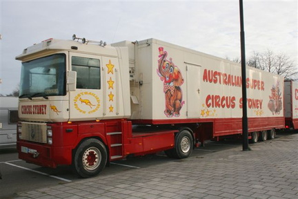 truck Renault Magnummet trailer (gesloten tandem-asser) tbv dierentransport (HBL-8144)