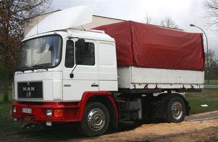 truck MAN 12-232 (SFA-GB-203)