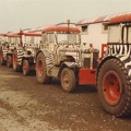 9 Hanomag tractoren op rij oa nr155 en nr141 (NOM-RZ-39)