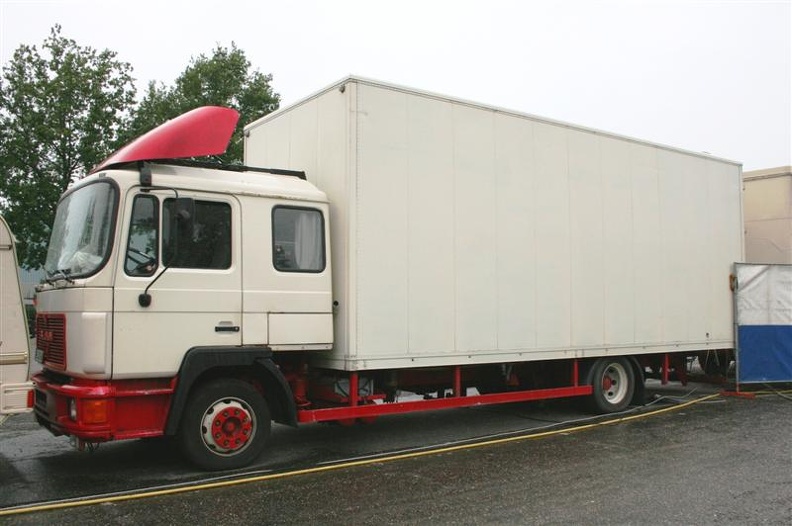 truck_MAN_(HS-L-680)_met_gesloten_laadbak.JPG