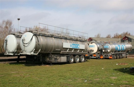 4x 30 m3 tanktrailer tbv afvoer toiletten