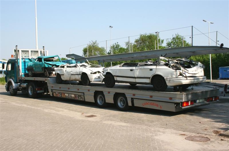 truck Mercedes met trailer tbv sloopautos