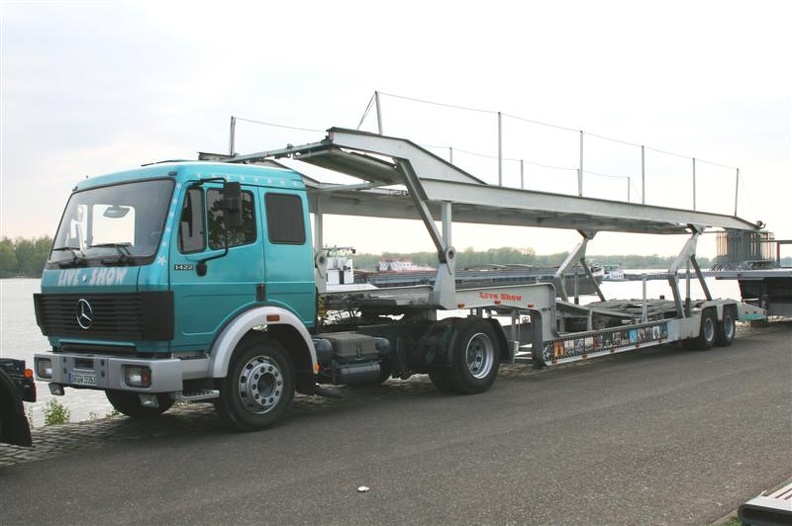 truck_Mercedes_1422_(D-GW-5553)_met_trailer_(tandem-asser)_tbv_transport_autos.JPG