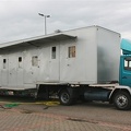 truck Mercedes 1120 (D-GW-5557) met trailer (enkel-asser) tbv aggregaat en woonruimte personeel (D-GW-5559)(links)