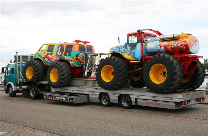 truck_Mercedes_1426_(D-GW-88)_met_trailer_(D-GW-5552)(tandem-asser)_tbv_transport_monster_trucks_(achter).JPG