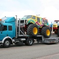 truck Mercedes 1426 (D-GW-88) met trailer (tandem-asser) tbv transport monster trucks (rechts)